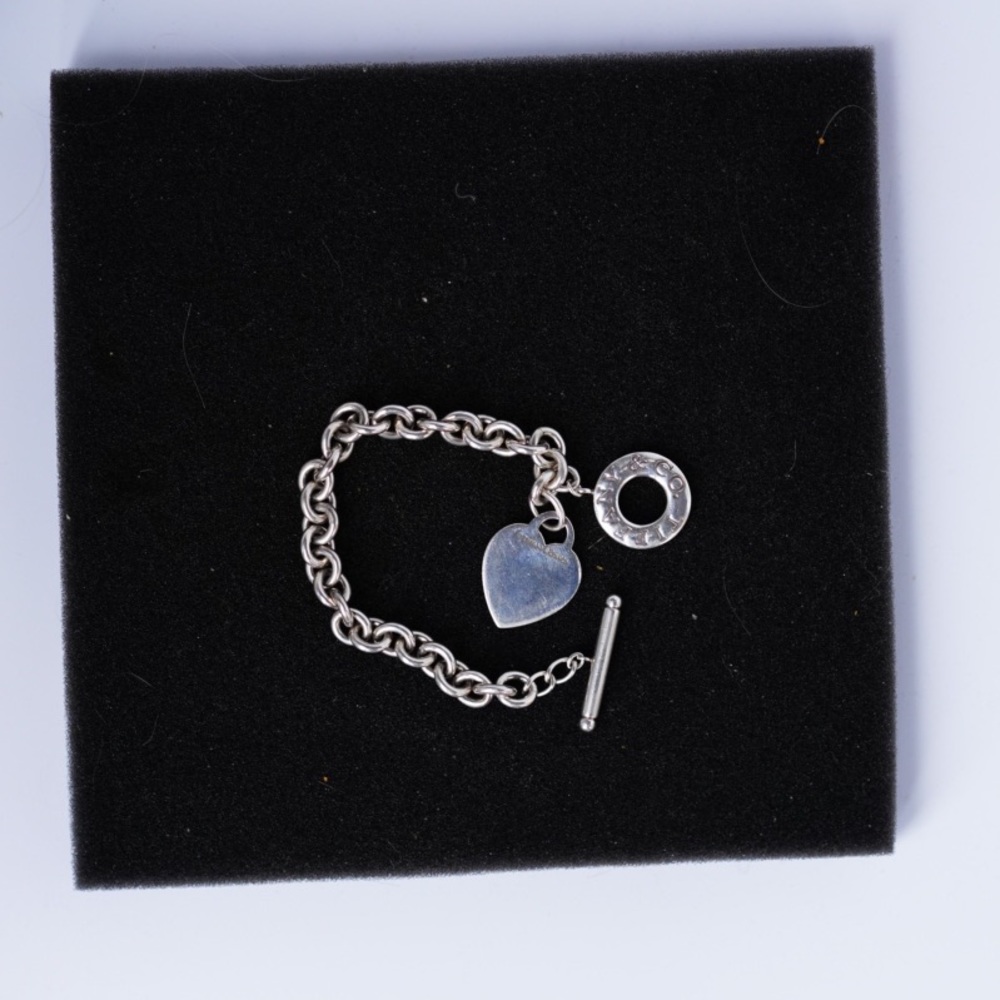 Return to Tiffany® Heart Tag Toggle Bracelet Silver - Picture 4 of 6
